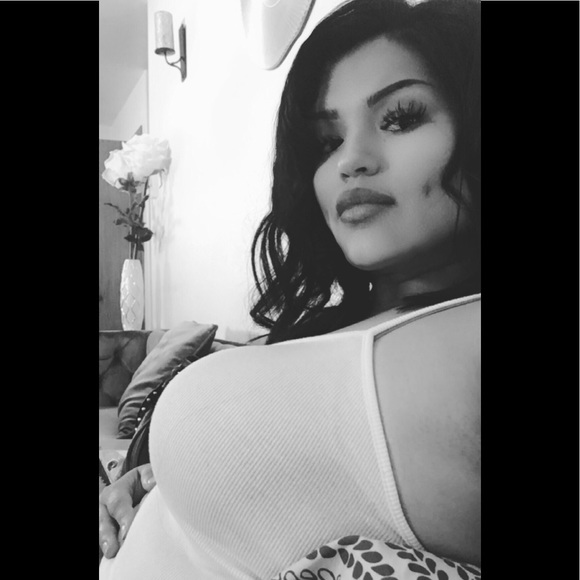 Meet your Posher, Sunni - Picture 2 of 2